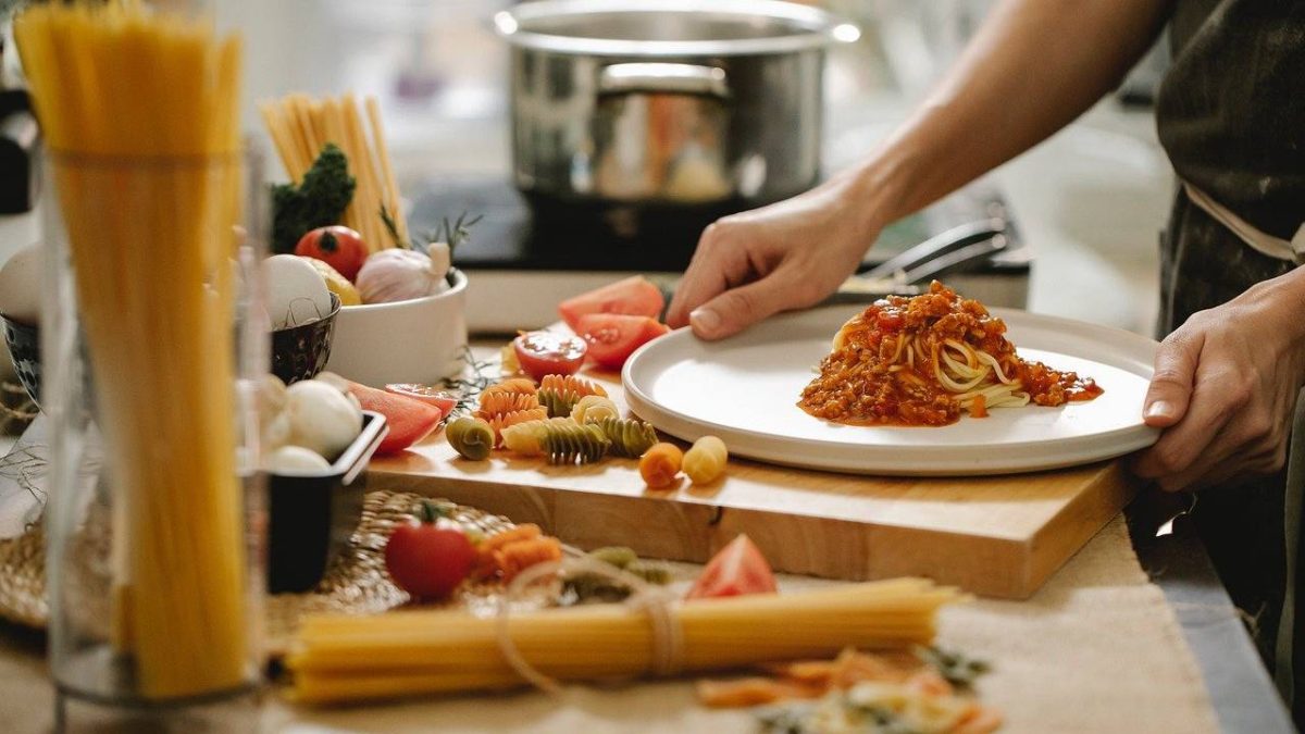 Bisnis Ghost Kitchen: Dapur Jalanan Digital yang Tak Butuh Kursi dan Meja